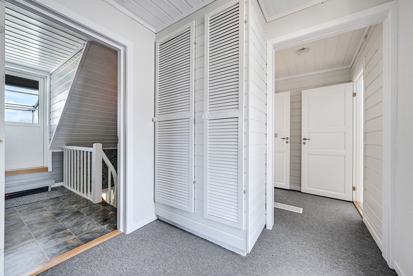 Vi fortsetter inn i den nyoppussede gangen Galleribilde