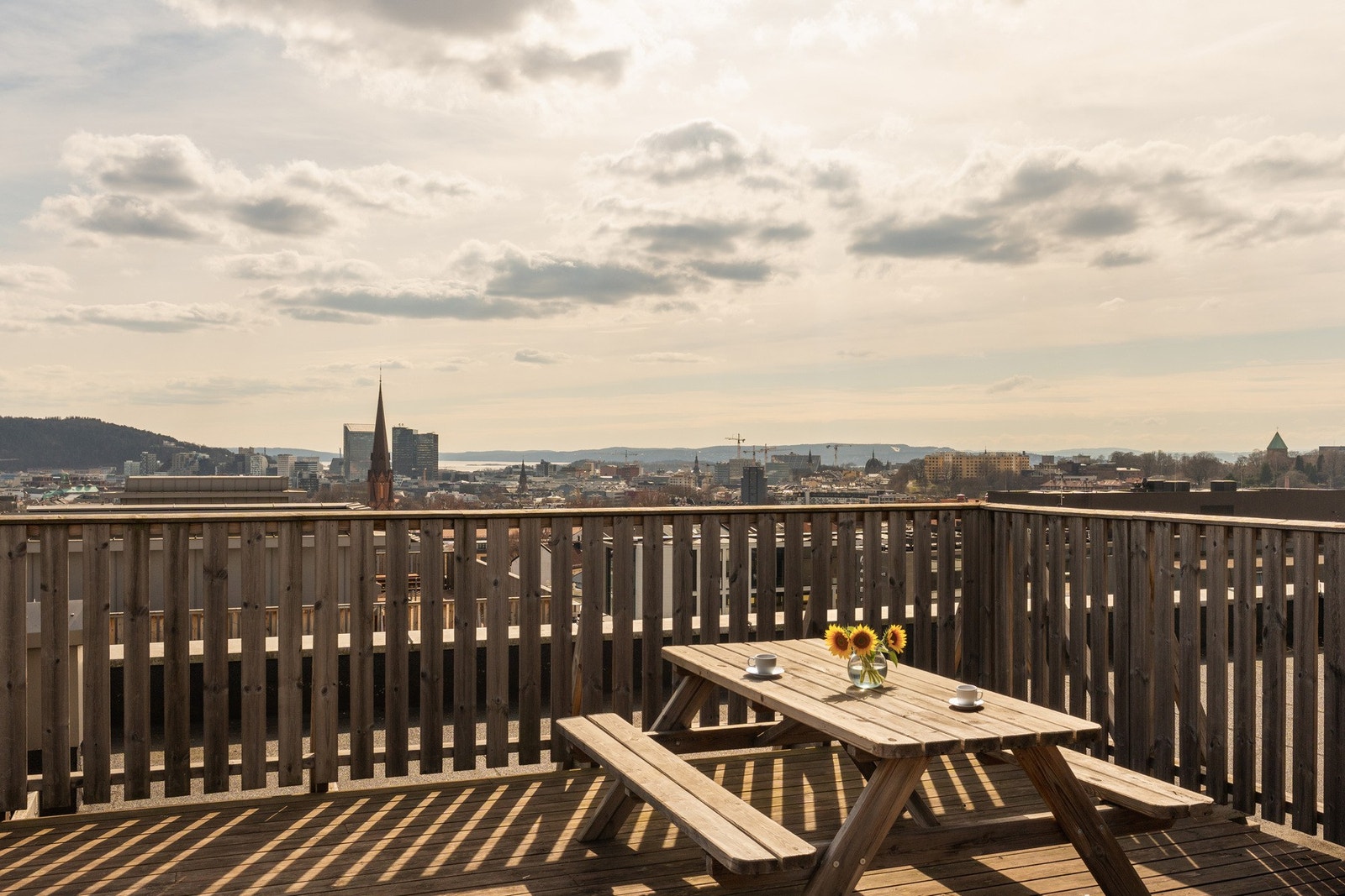 Sameiet har en stor, felles takterrasse med fantastisk utsikt over byen. Galleribilde
