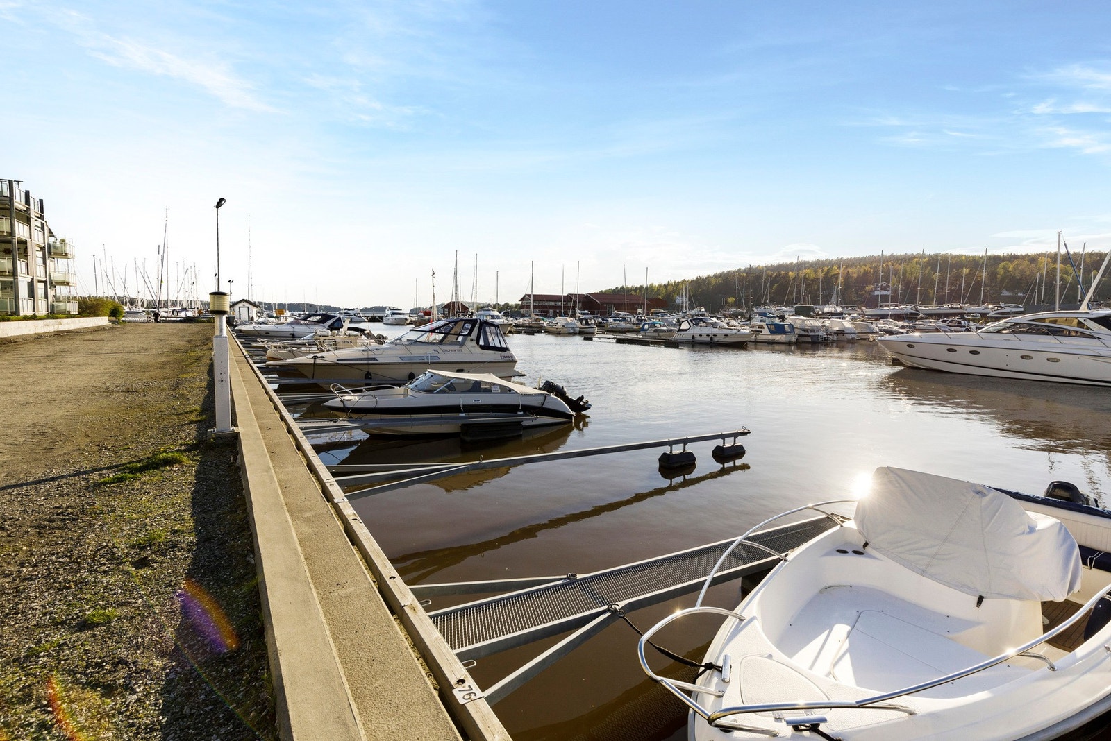 Sonskilen båthavn er et yndet sted for båtentusiaster og har ofte ledige plasser som kan leies. Galleribilde