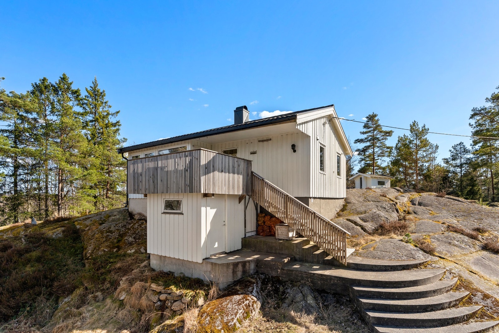Terrasse og bod ved inngangspartiet var nytt i 2019. Galleribilde