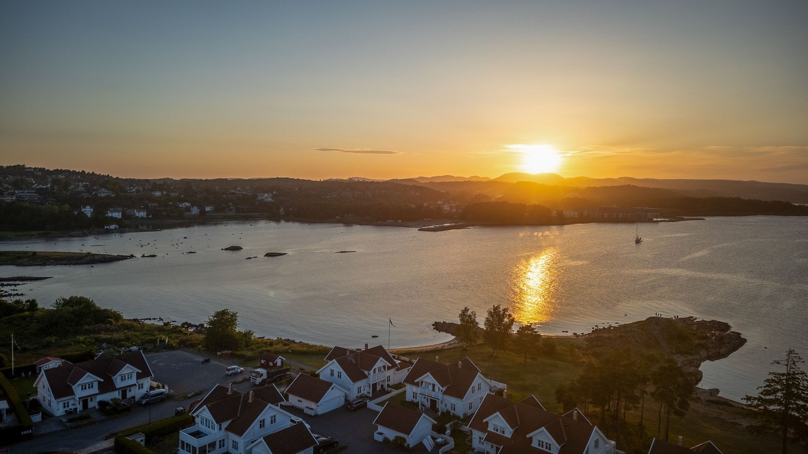 Denne siden av Risøya har en fantastisk ettermiddags- og kveldssol. Galleribilde
