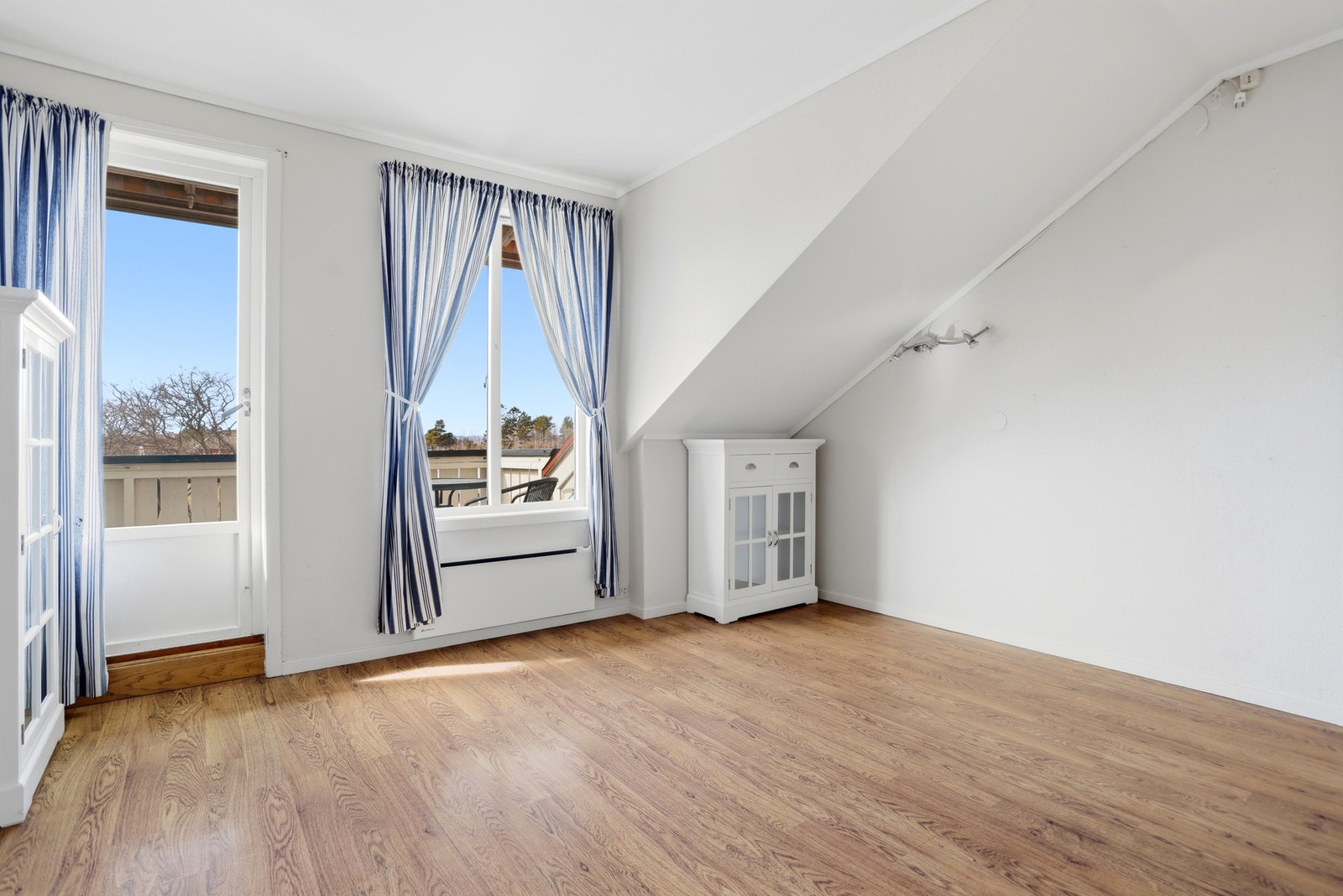 Leiligheten inneholder entrè/gang, stue og kjøkken i åpen løsning, bad/wc og bod. Galleribilde
