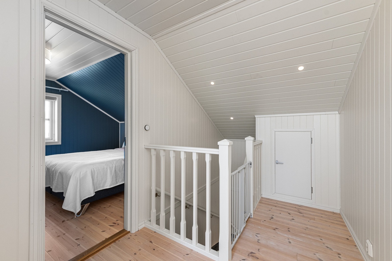 Boligen har tre gode soverom i 2. etasje. Galleribilde