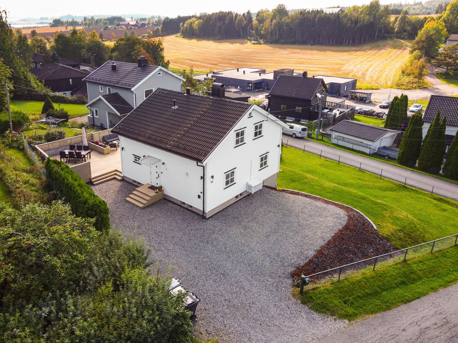 Vi i EIE eiendomsmegling ønsker deg velkommen til Skråveien 12! Foto: Mats Holst, Firma: Matsholst.no Galleribilde