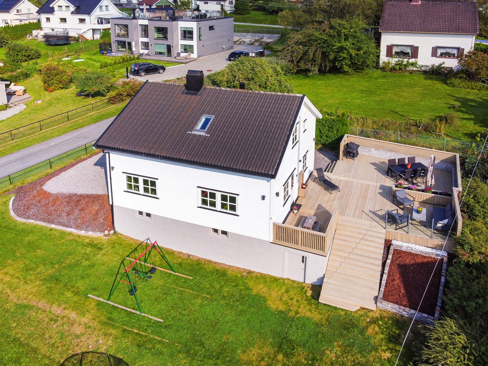 Her får du en stor og solrik veranda på hele 70 m². Galleribilde