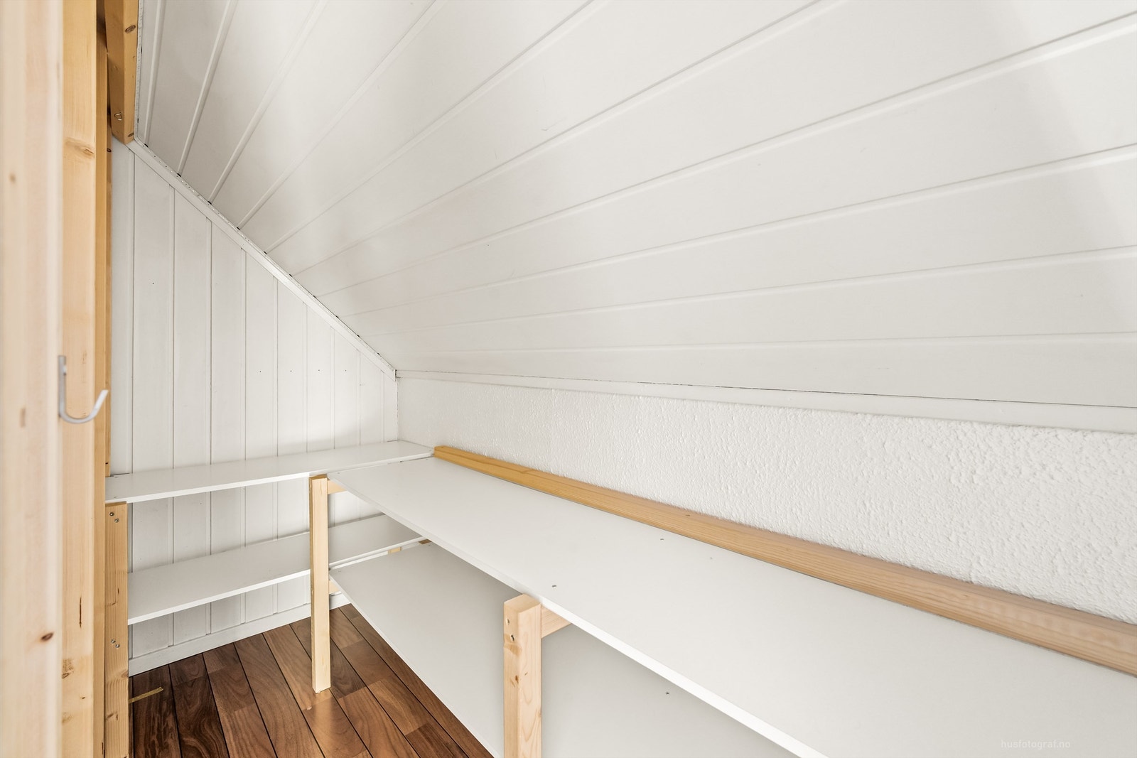 Praktisk bod/tørrvarelager ved spisestue/kjøkken. Galleribilde