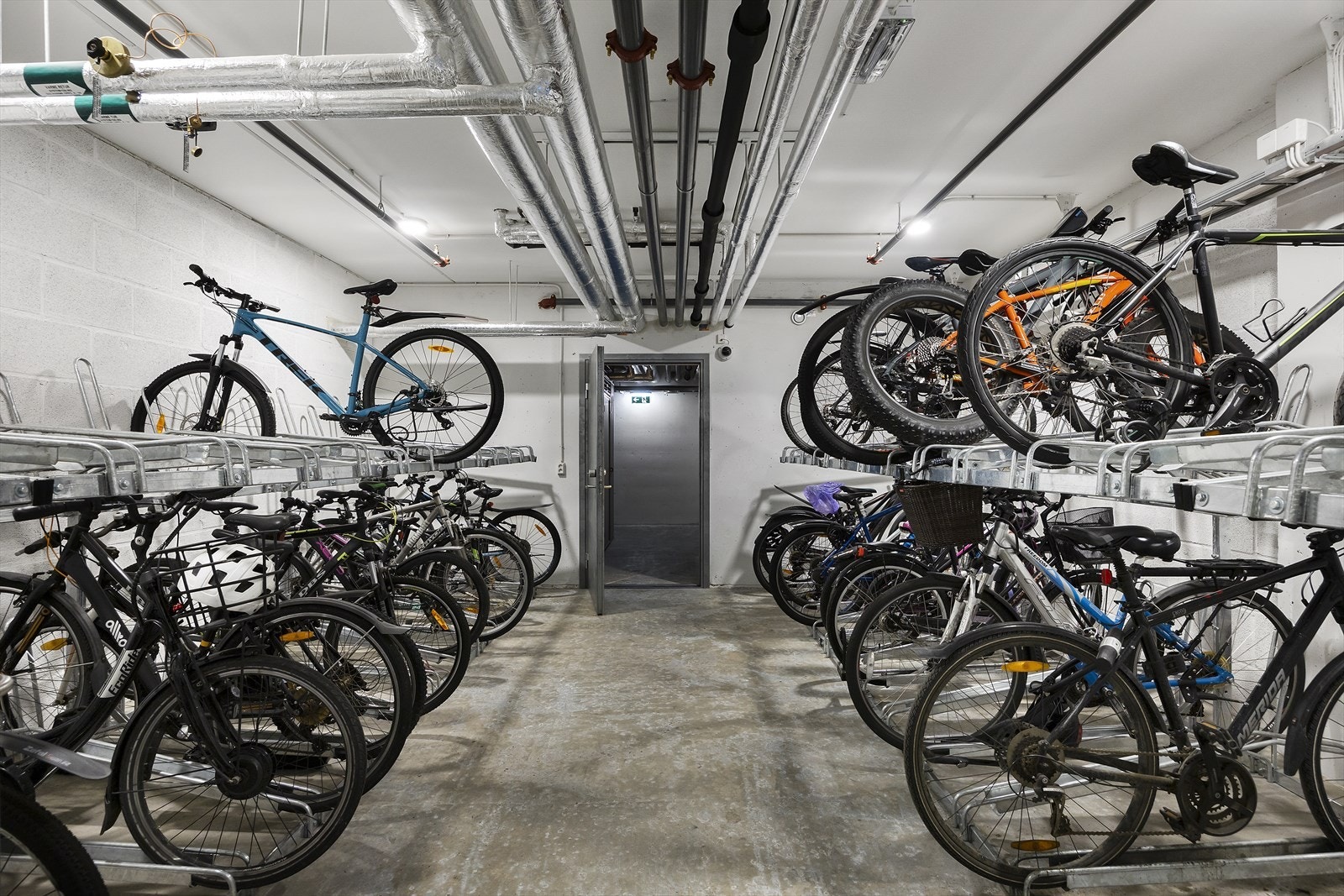 Felles sykkelparkering i borettslaget Galleribilde