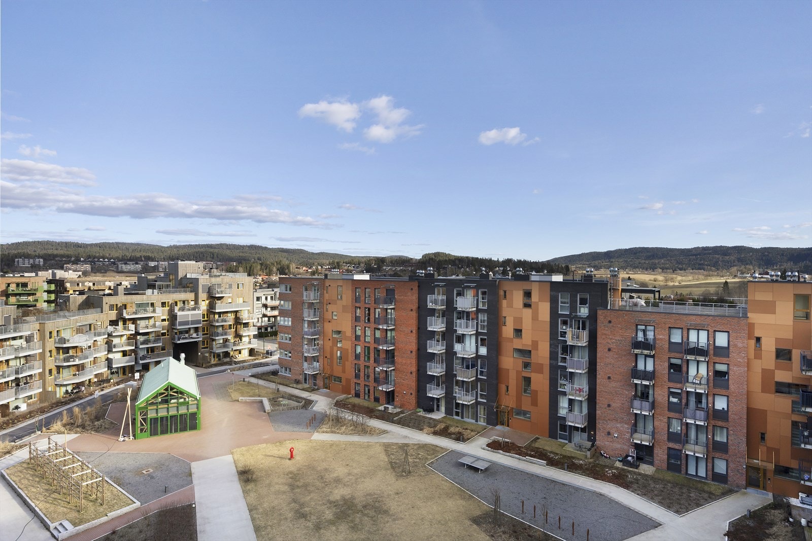 Boligblokk oppført i 2021 med teglkledd fasade Galleribilde
