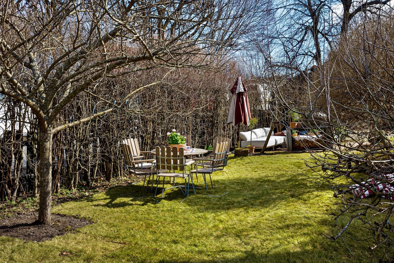 Tomten er gjerdet inn og det er meget barnevennlig Galleribilde