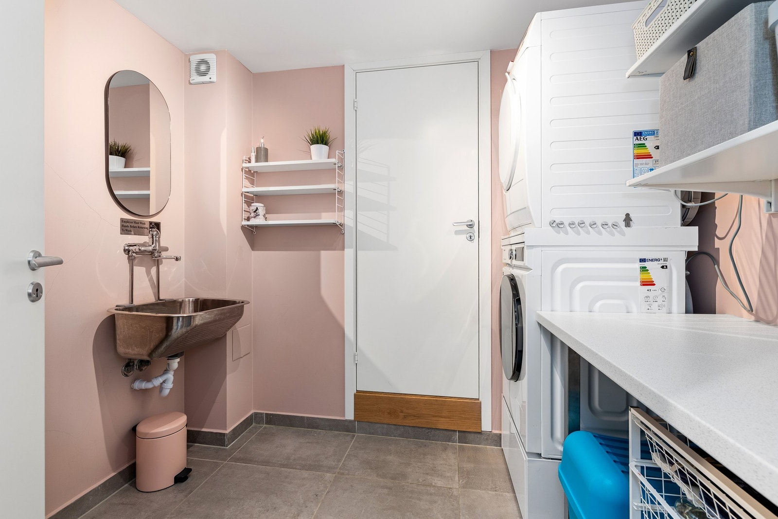 Her finner vi også boligens vaskerom. Galleribilde