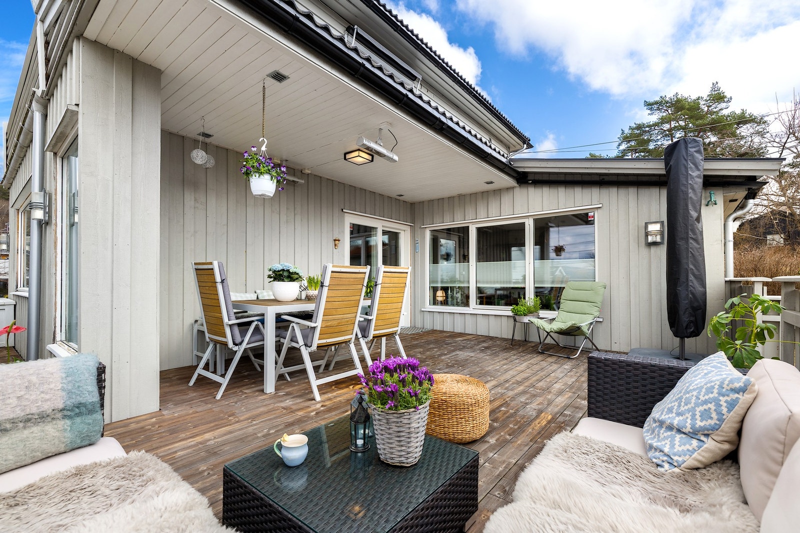 Terrassen er på 31 kvm og gir med det godt med boltreplass. Galleribilde