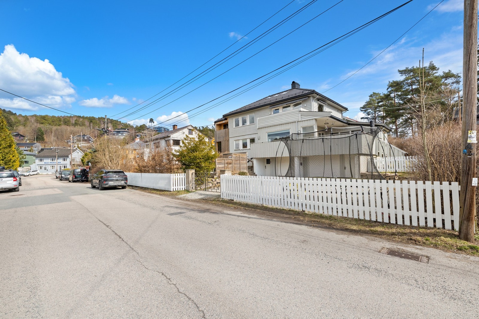 Eiendommen ligger i et veletablert, populært og familievennlig boligområde. Galleribilde