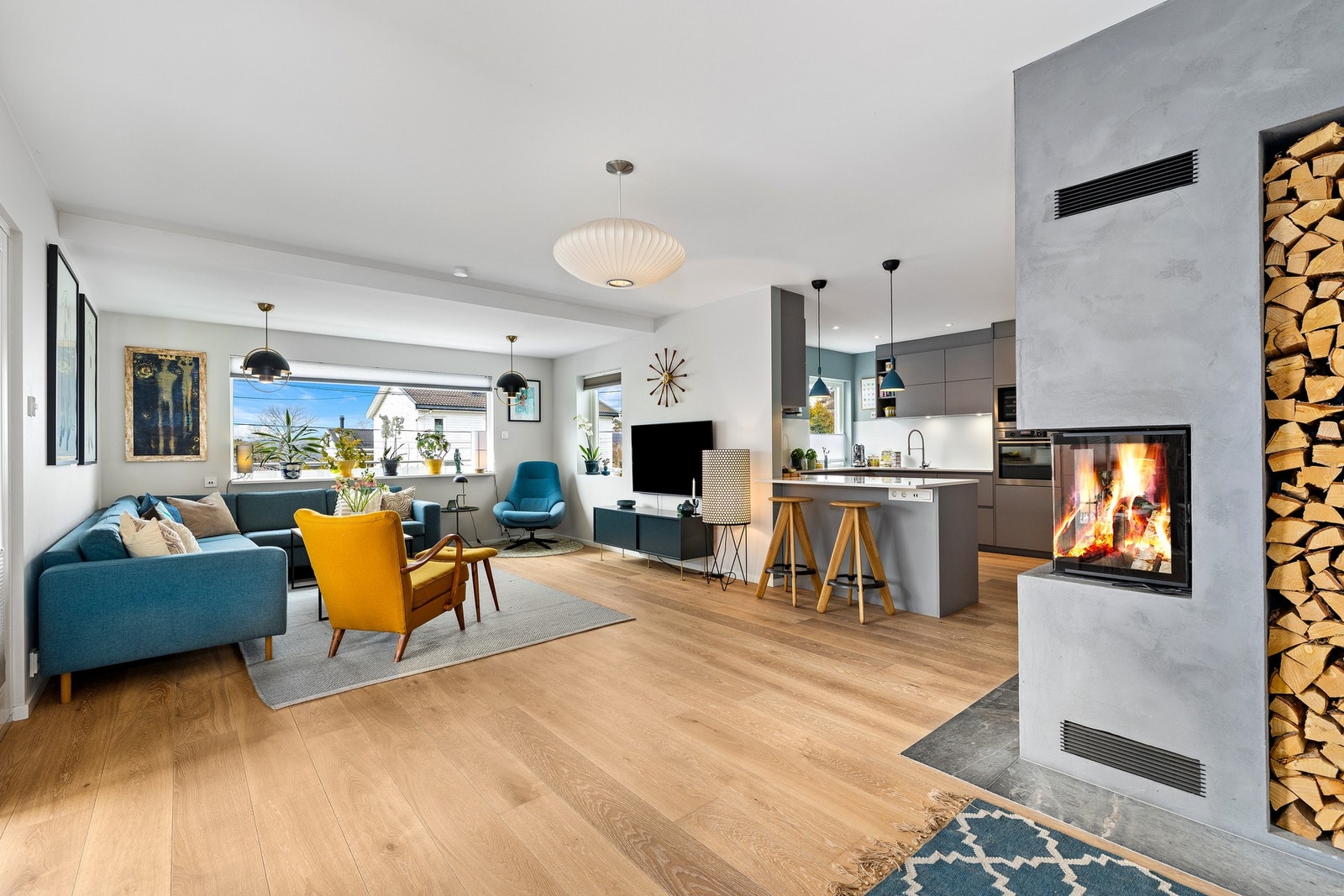 Dette er en innbydende halvpart av horisontaldelt tomannsbolig beliggende i det idylliske og ettertraktede villaområdet på Grefsen/Lofthus. Galleribilde