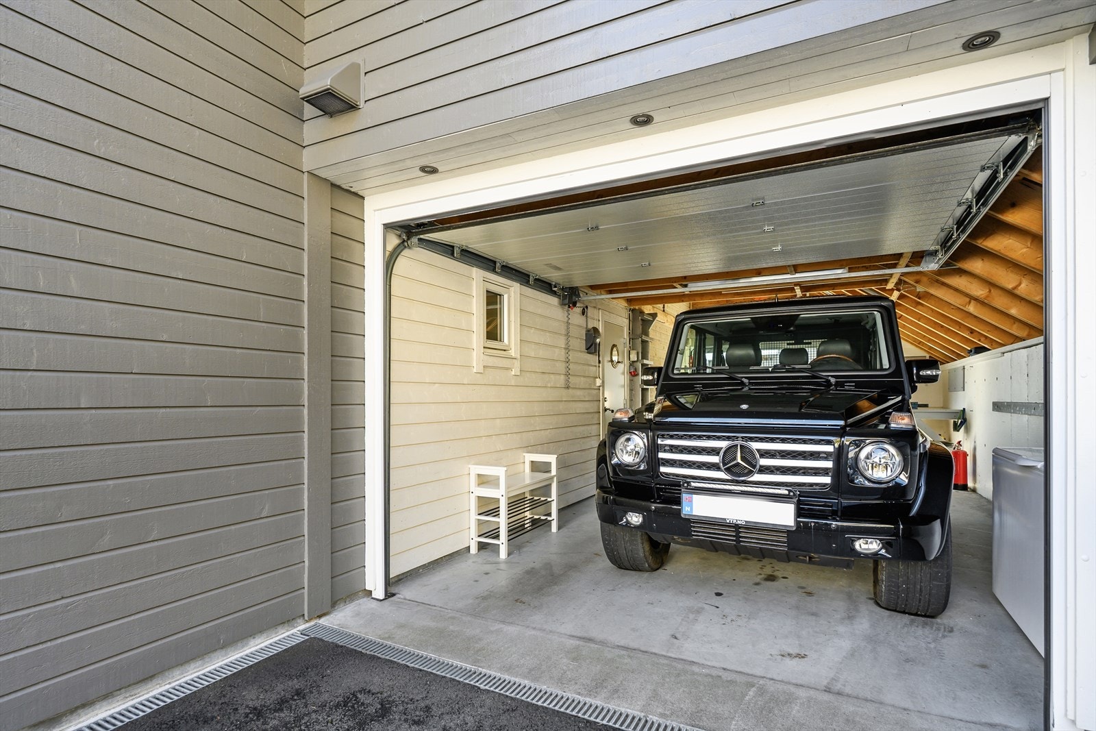 Garasje med god plass til bil. Godkjent som carport. Galleribilde
