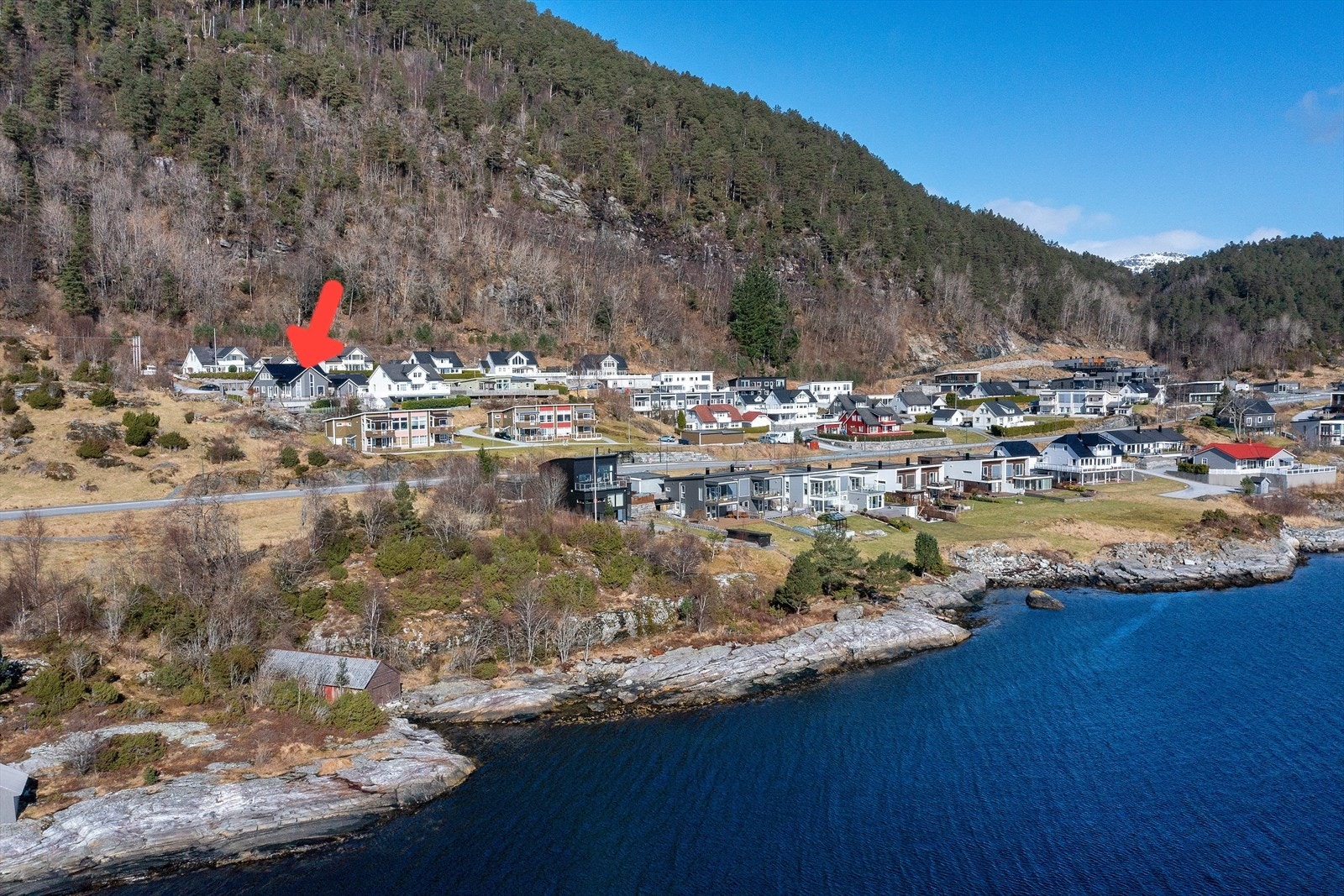 Eiendommen ligger fint til øverst i etablert boligområde Galleribilde