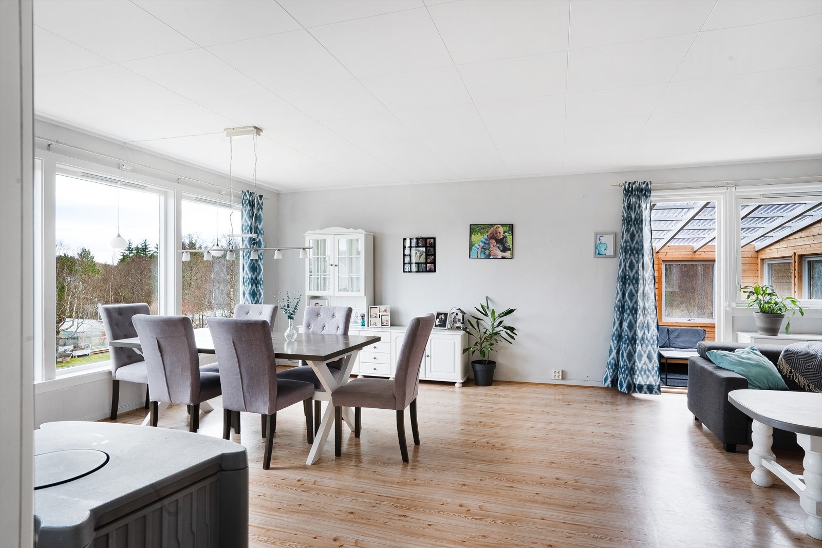 Direkte utgang fra stuen til vinterhage gir enkel tilgang. Galleribilde