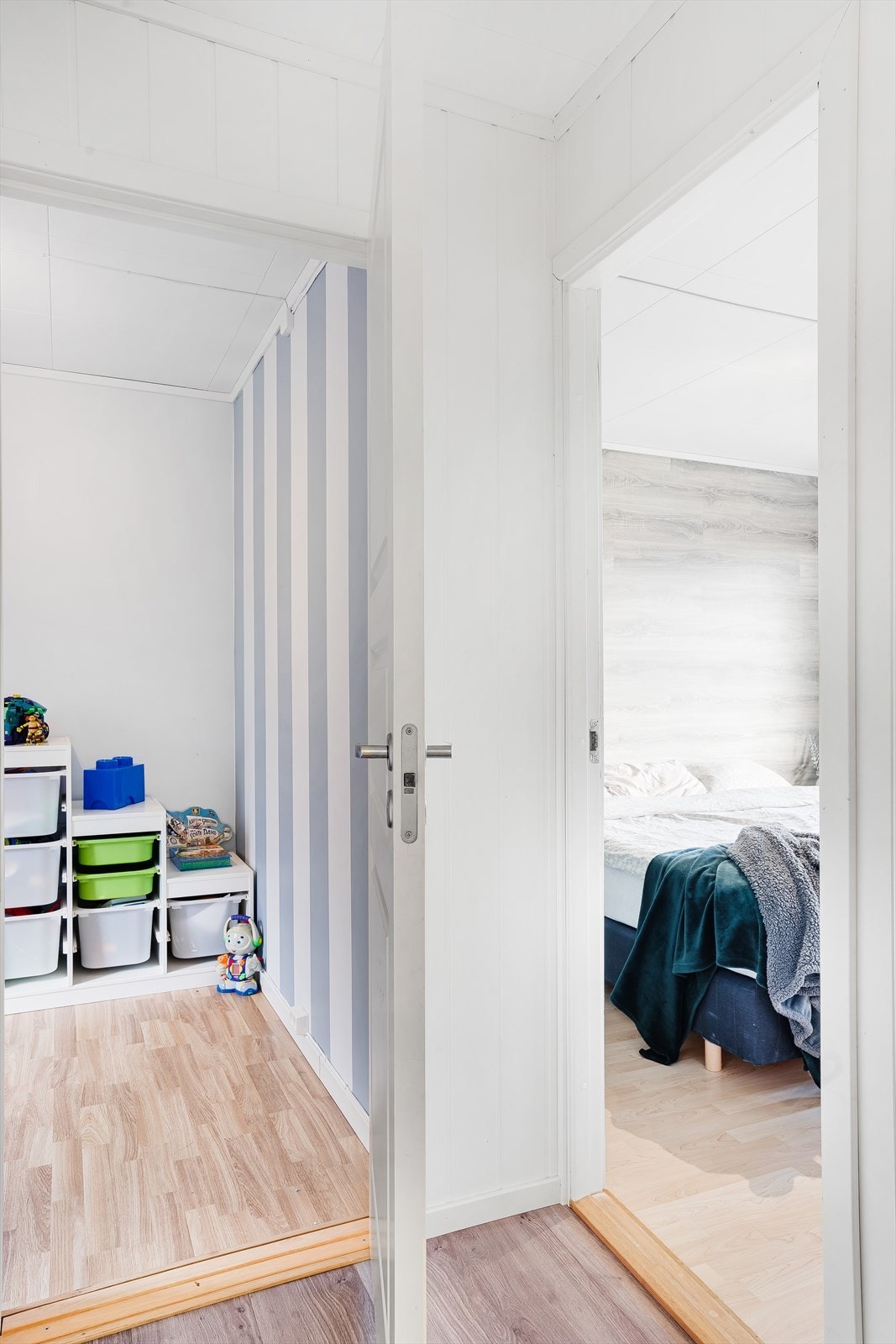 Soverommene i boligen har variert innredning og plass til både hvile og lek. Galleribilde