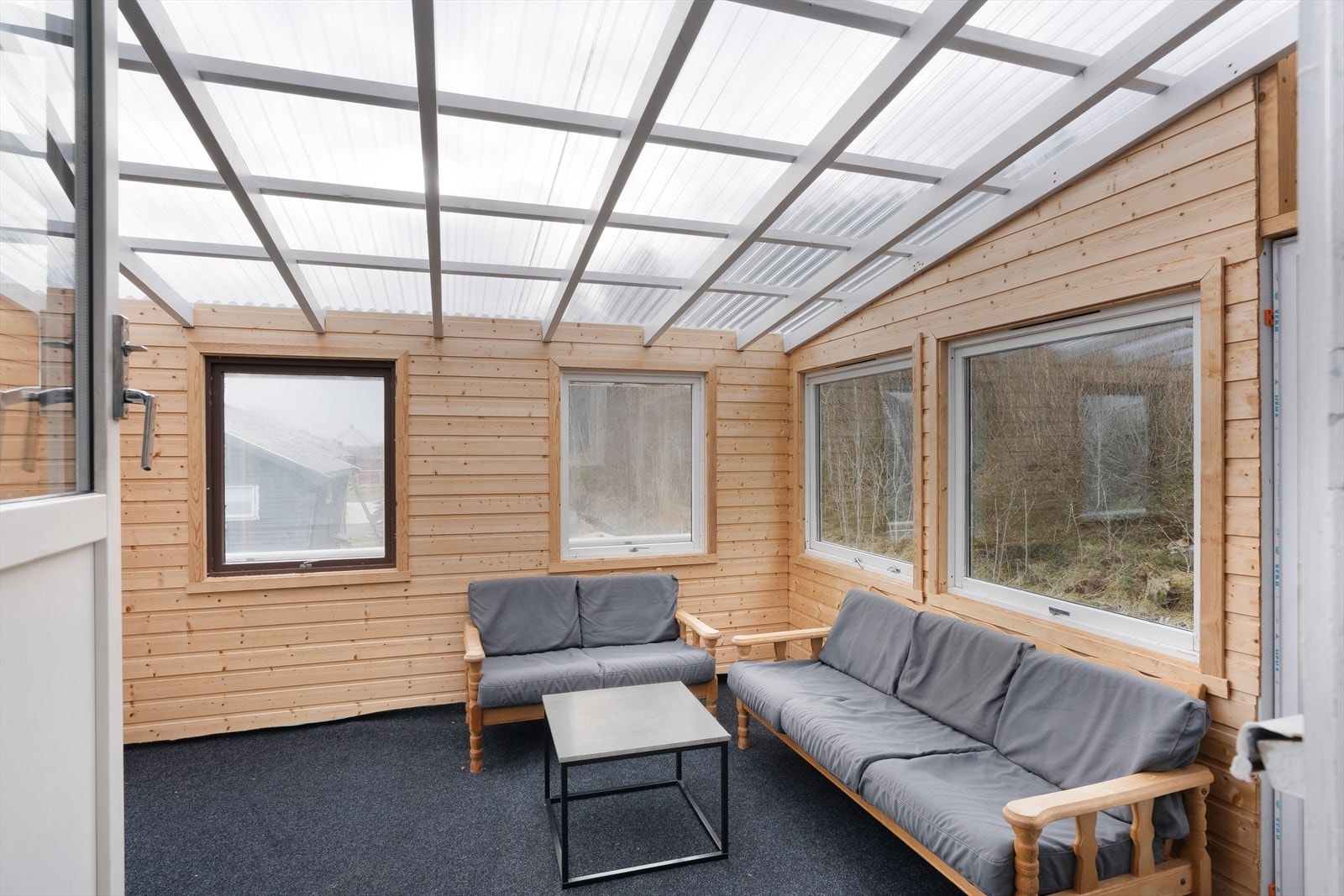 Vinterhagen, oppført i 2020, har plassbygde vinduer og gode lysforhold. Galleribilde