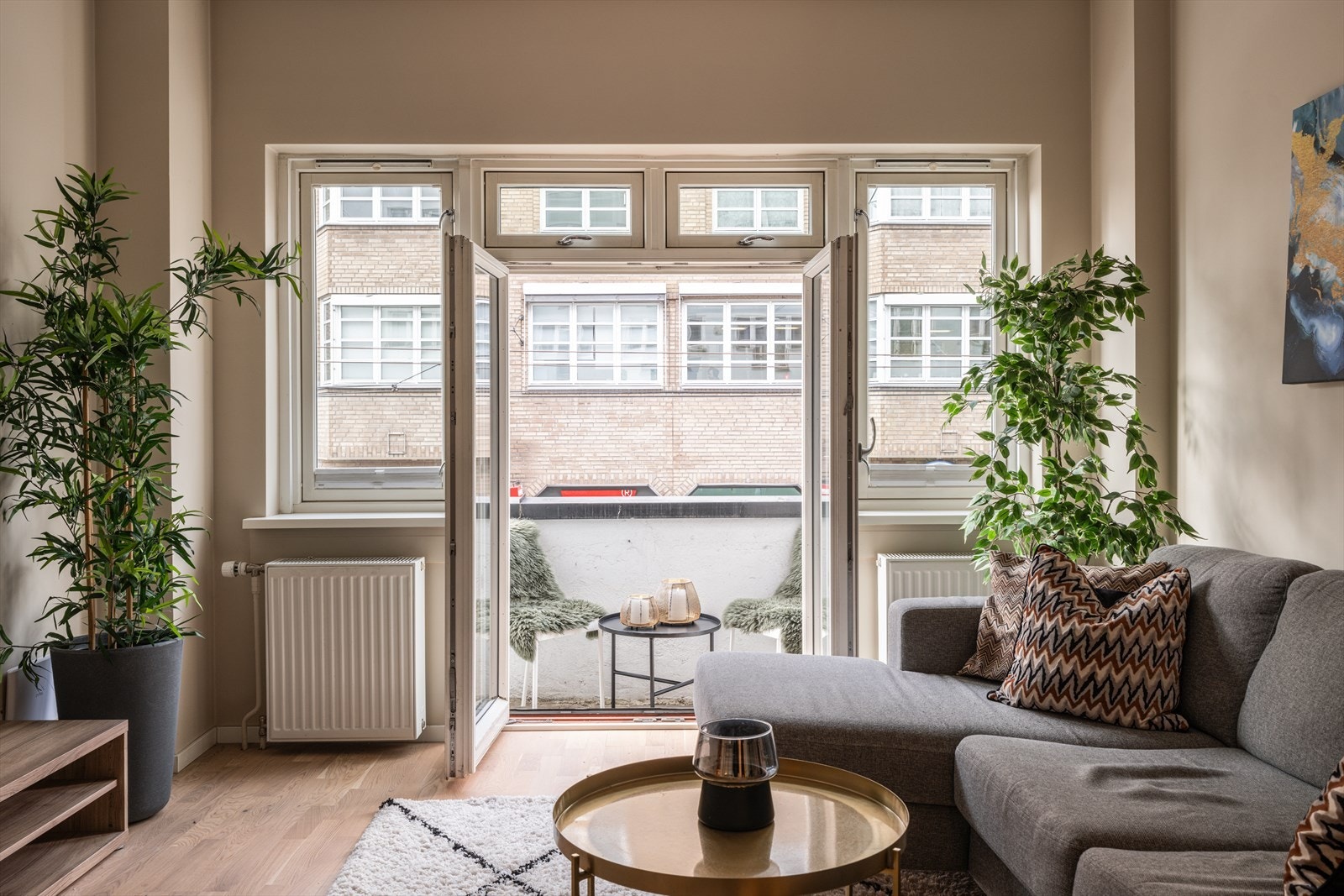 Fra stuen er det videre utgang til vestvendt balkong. Galleribilde