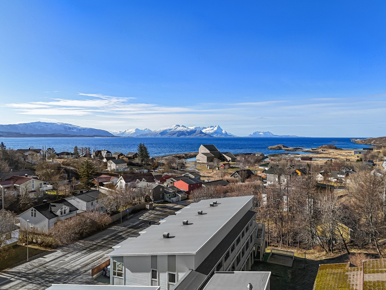 Området byr på fine turmuligheter rett utenfor døren, med blant annet kyststien som strekker seg langs sjøen. Galleribilde