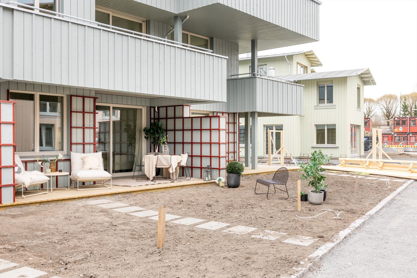 Fantastisk uteområde med markterrasse og hage på totalt 26,5 kvm Galleribilde