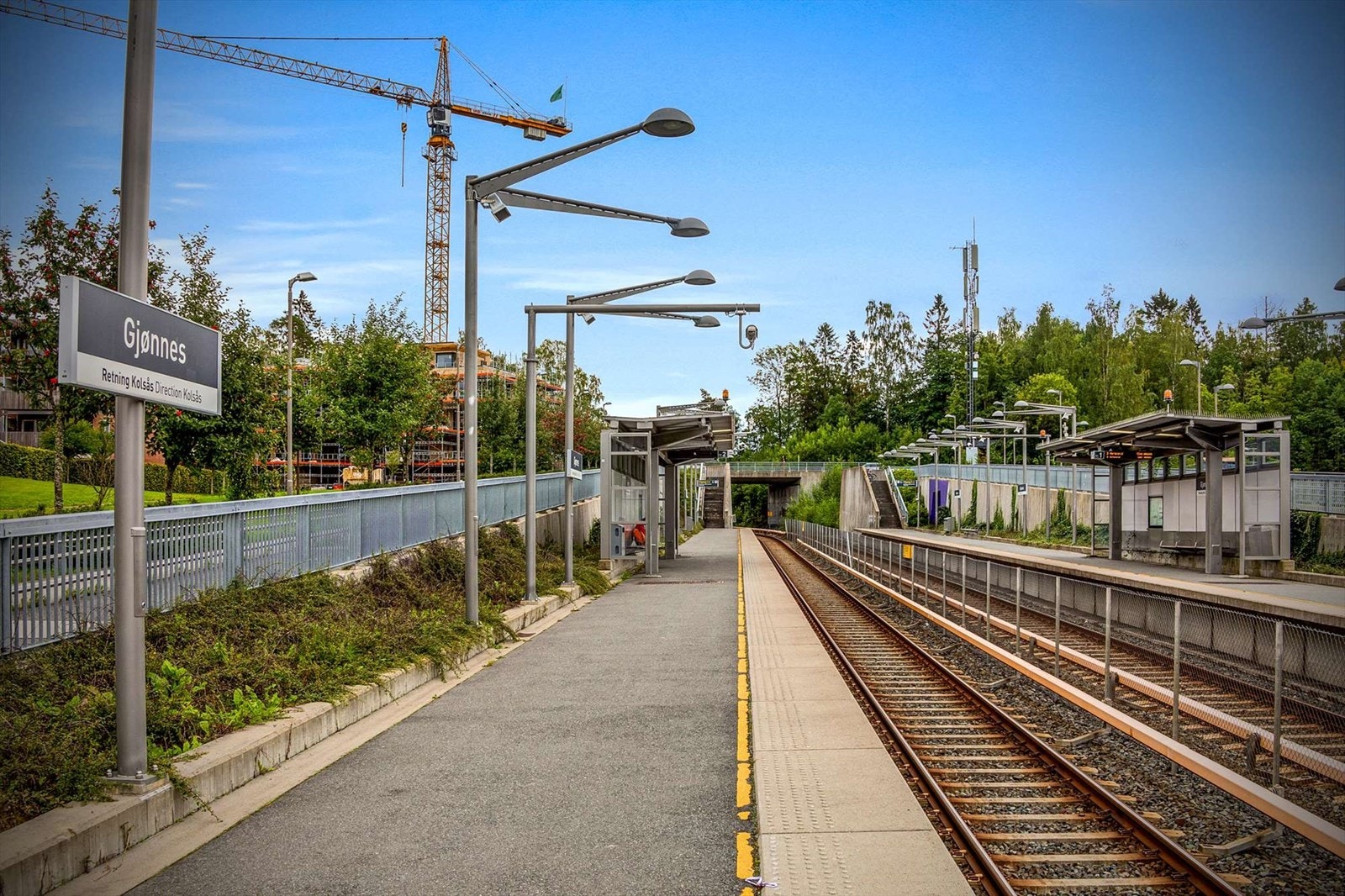 Gjønnes T-banestasjon med gratis parkering er enda nærmere, og du kan gå fra Ballerud Hageby til Høvik togstasjon. Galleribilde
