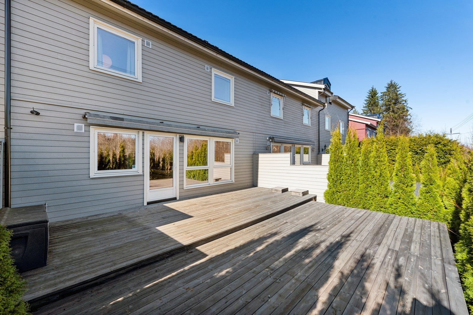 Østvendt terrasse på ca. 45 m². Galleribilde