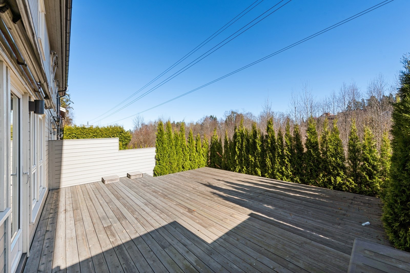 Østvendt terrasse på ca. 45 m². Galleribilde