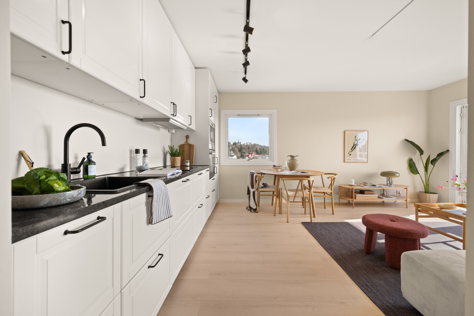 Gjennomgående tildløs og moderne stil i hele boligen. Galleribilde