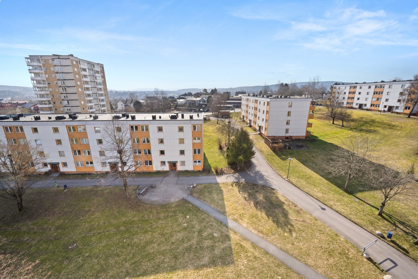Fra balkongen har du utsikt ut mot flotte fellesområder. Galleribilde