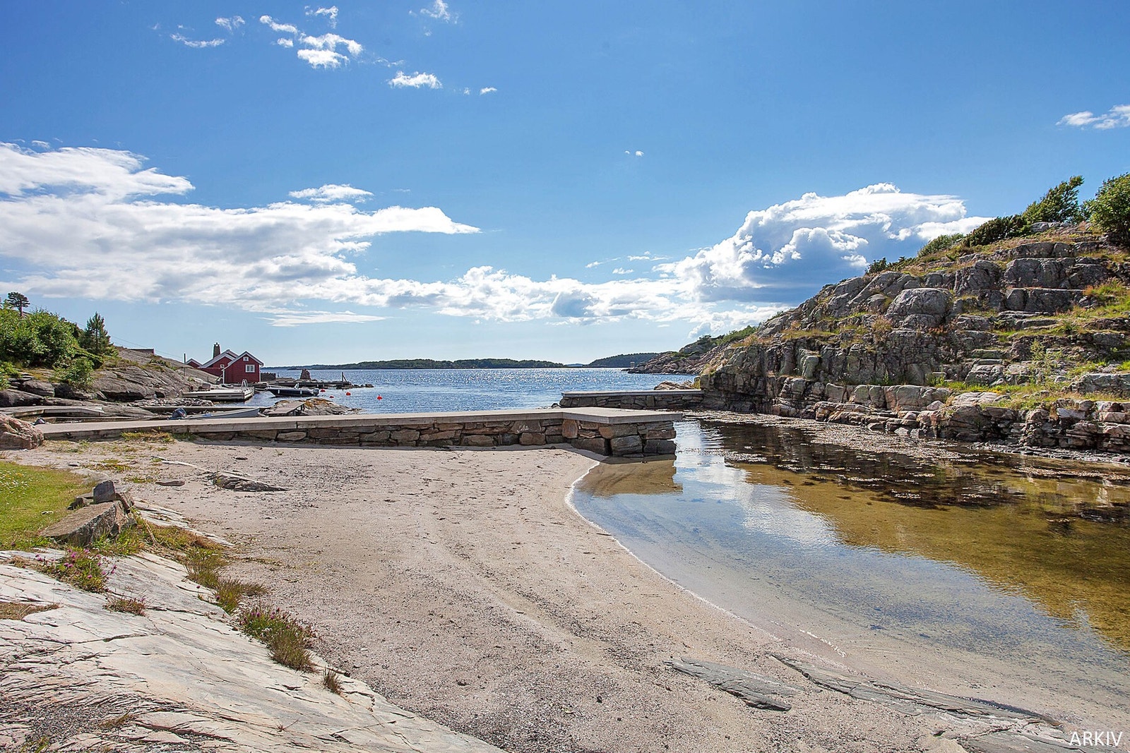 Fra sandstranden på nordsiden av Herøya som man kan benytte Galleribilde