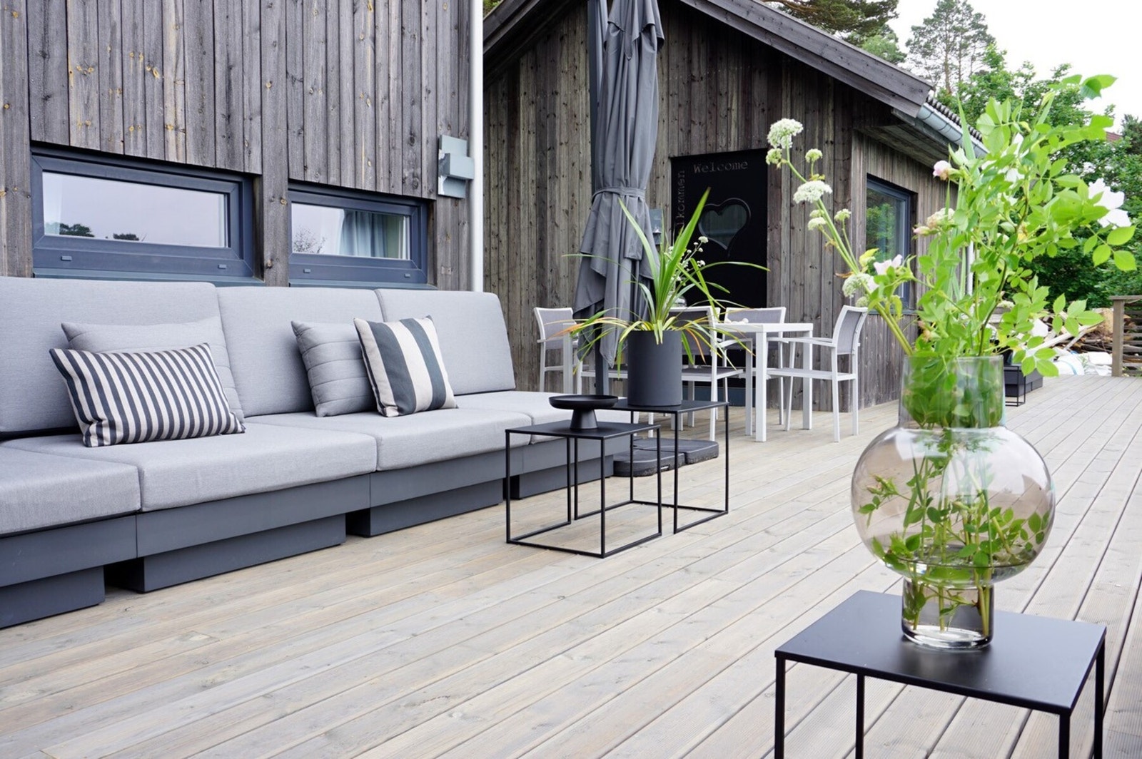 Terrasse utenfor hytten Galleribilde