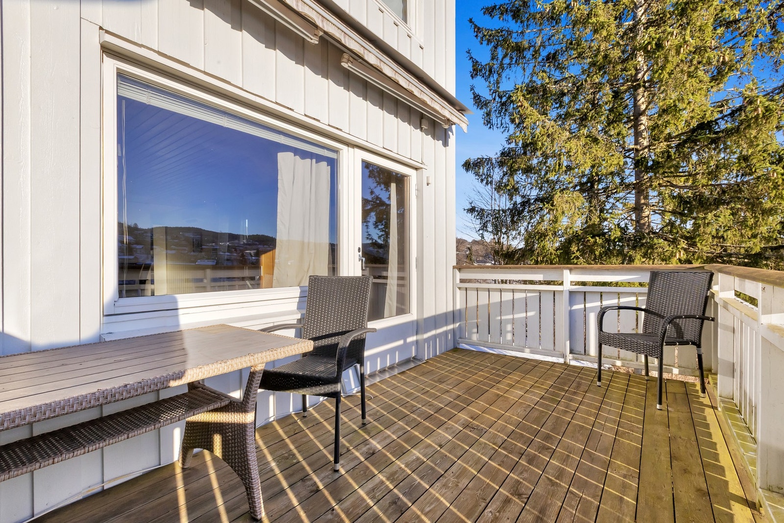 Ettermiddags- og kveldssol på balkongen Galleribilde