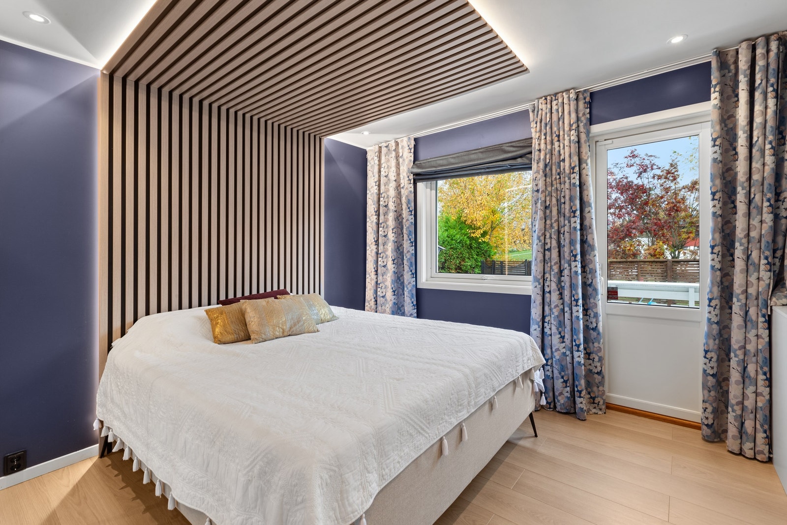 Fra soverommet er det utgang til en sørvendt veranda på 7 m². Galleribilde