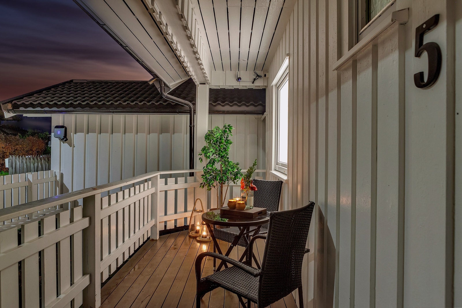Den sørvendte verandaen på 7 m² har utgang fra hovedsoverommet. Galleribilde