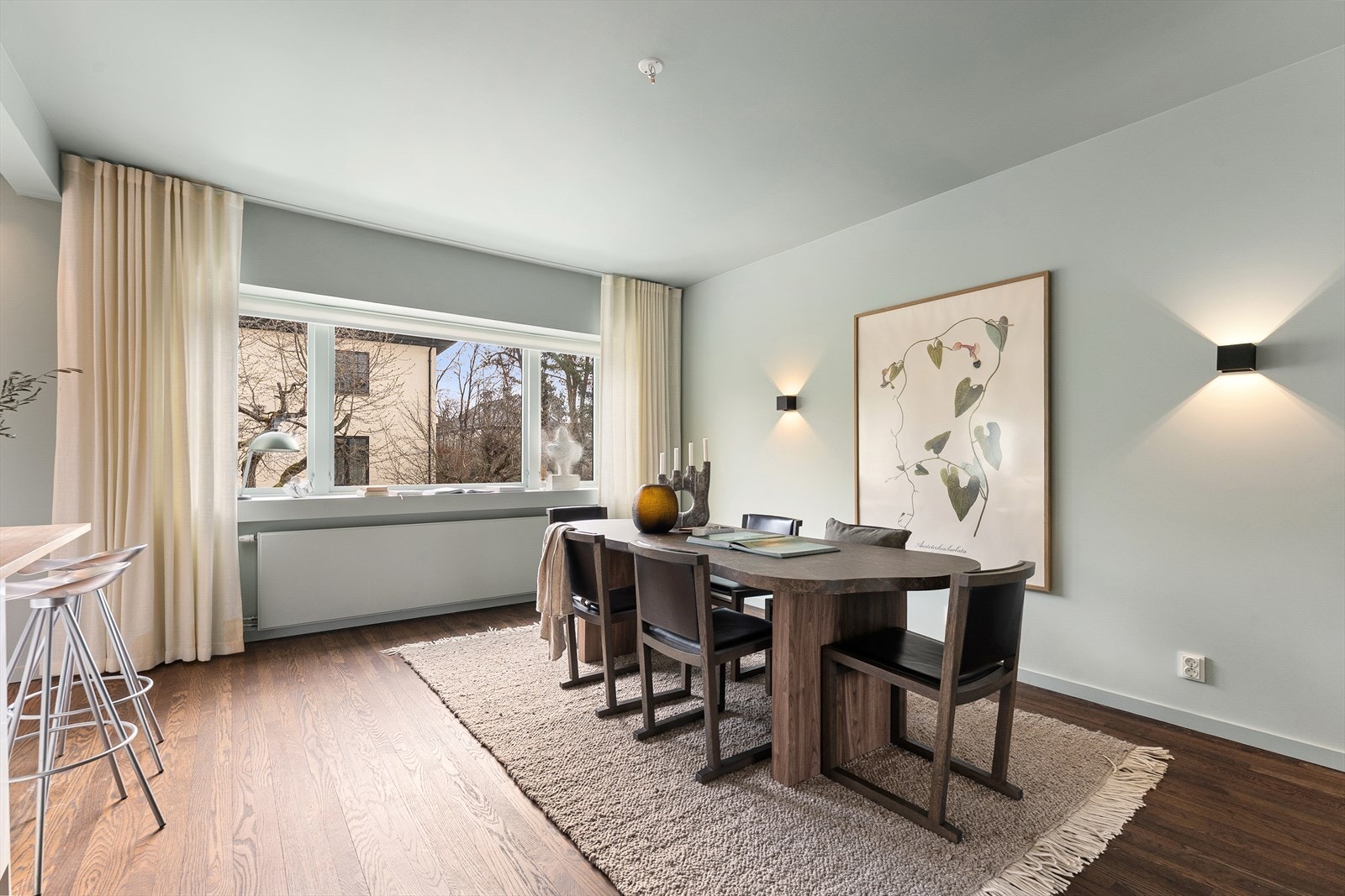 Her er det rikelig med plass til spisebord av god størrelse. Galleribilde