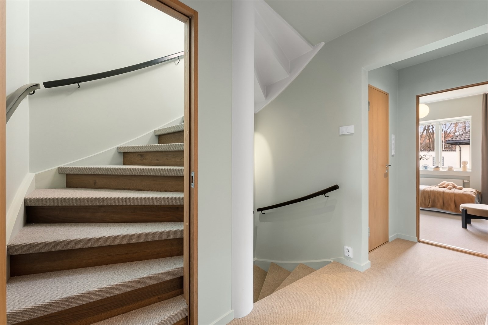 Trappen tar deg opp til egen takterrasse. Galleribilde