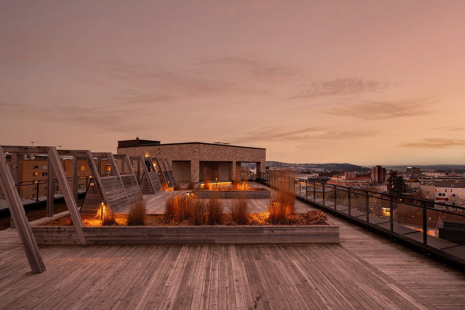 Kveldsstemning takterrasse. Galleribilde