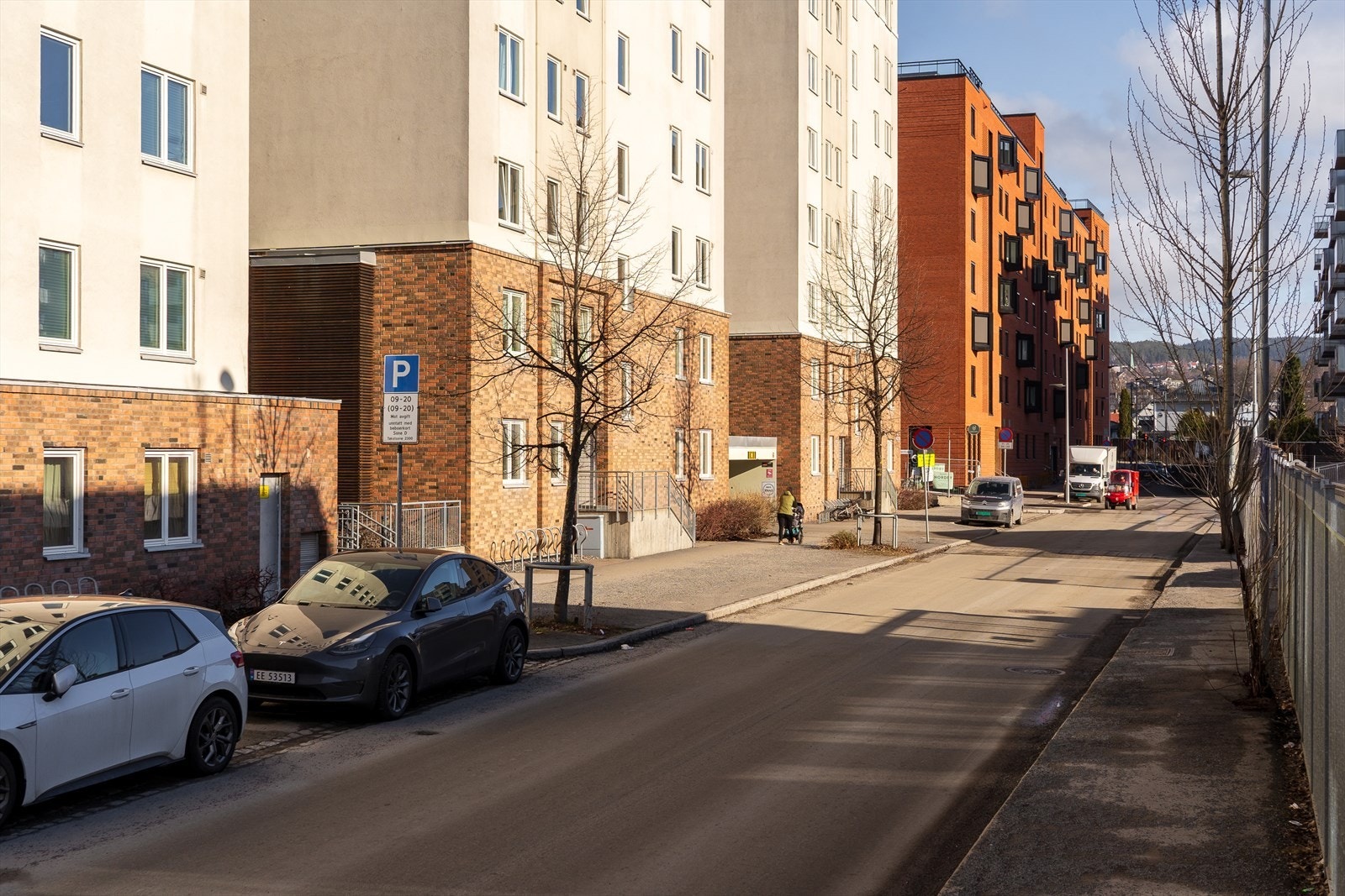 Også parkering- og lademuligheter i gaten Galleribilde