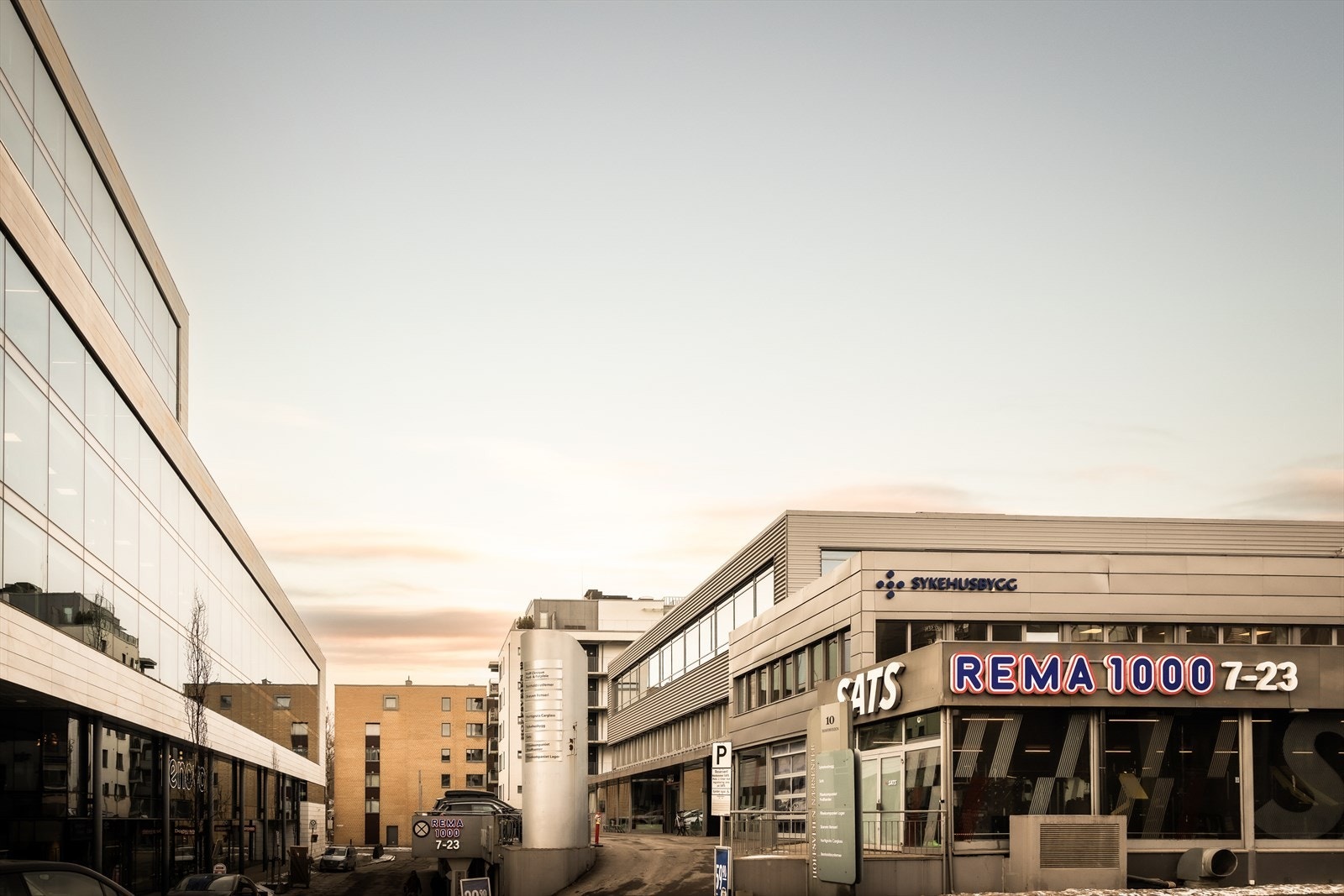 Nærområdet - Sats og Reama 1000 på Hoff. Galleribilde