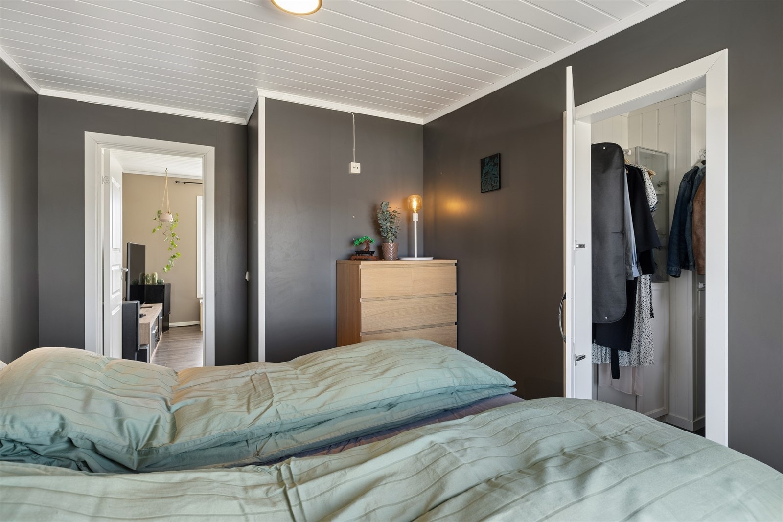 Her er det også tilgang til stort og meget praktisk walk-in. Galleribilde