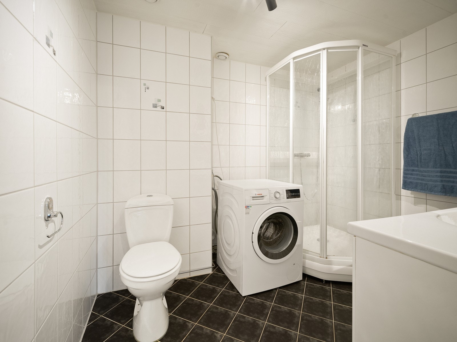 Badet ble pusset opp i regi av borettslaget i 2007/08. Det er flislagte overflater med elektriske varmekabler i gulvet. Galleribilde