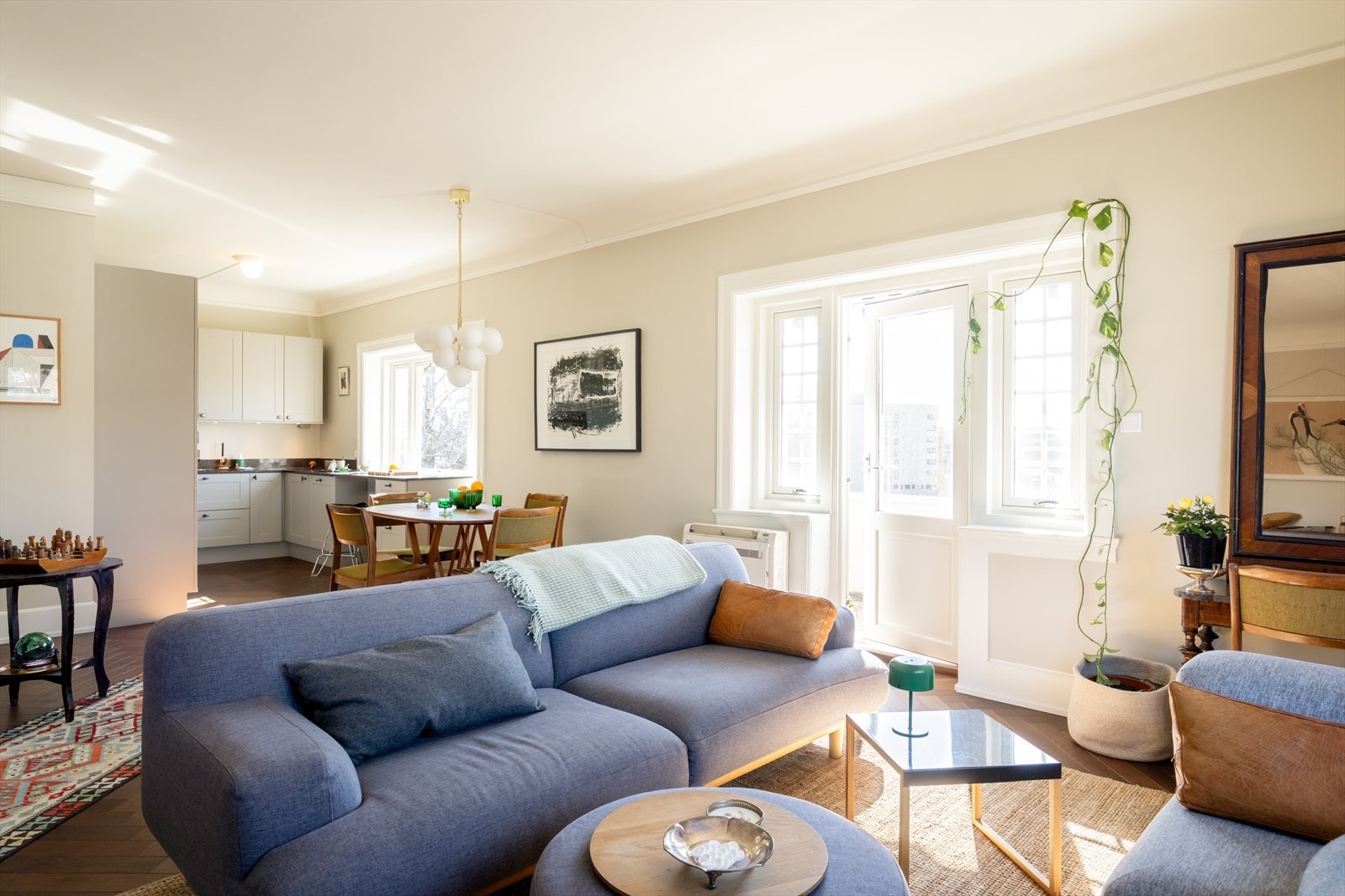 En sosial og åpen planløsning! Galleribilde
