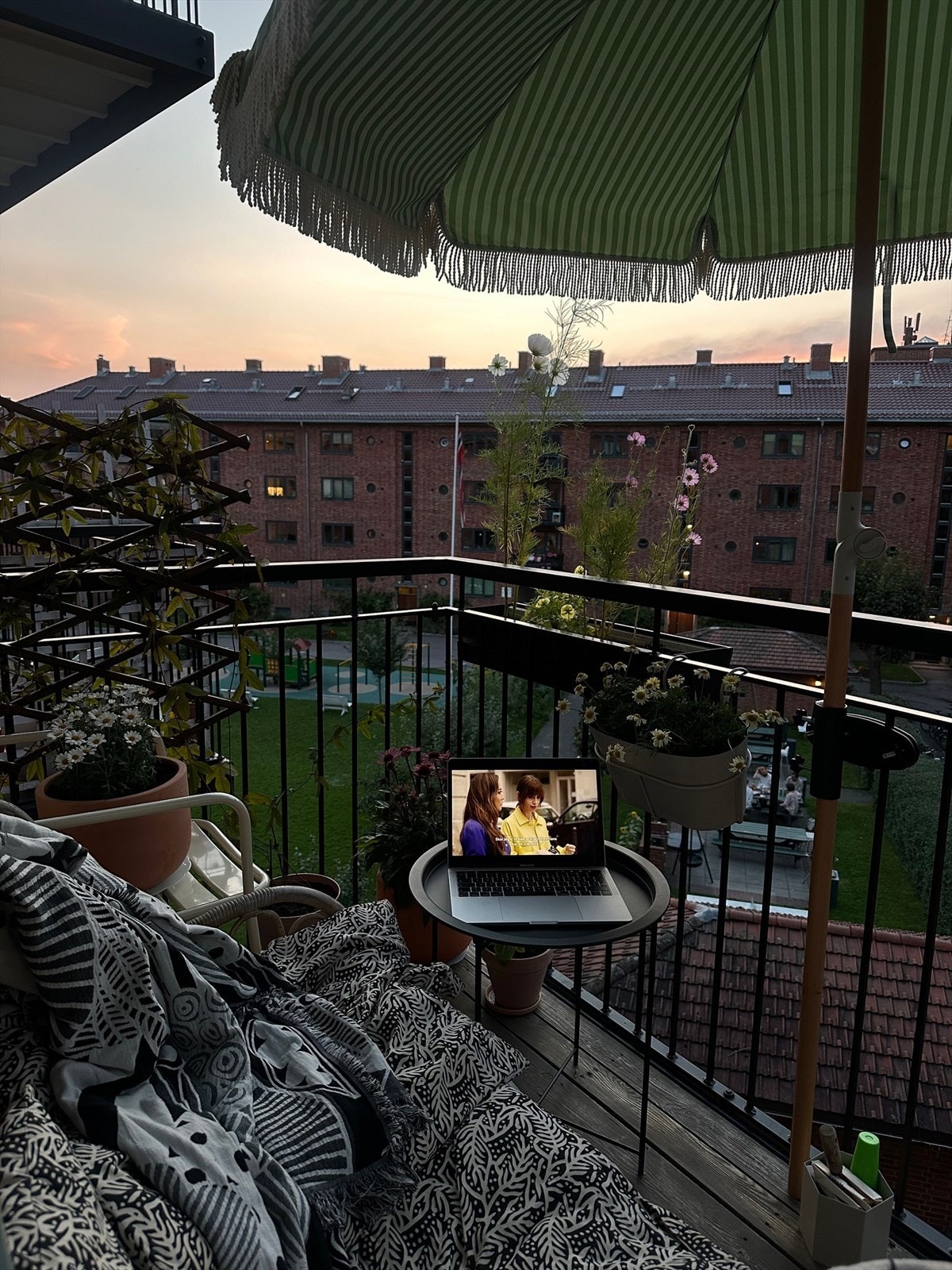 Behagelig stemning på kveldstid. Bilde tatt av selger Galleribilde