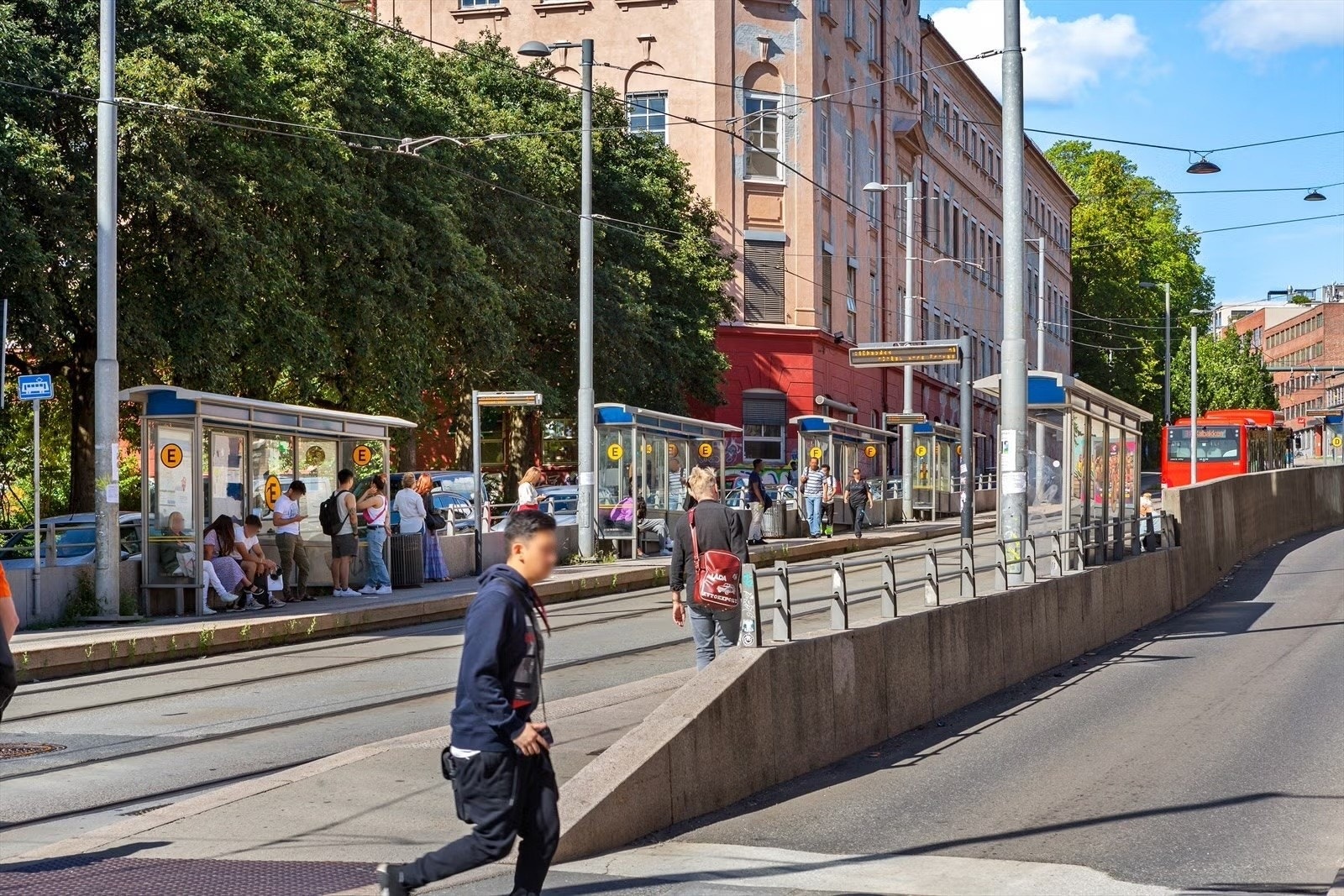 Meget sentral beliggenhet med alt rett på utsiden av døren, butikker og offentlig transport Galleribilde