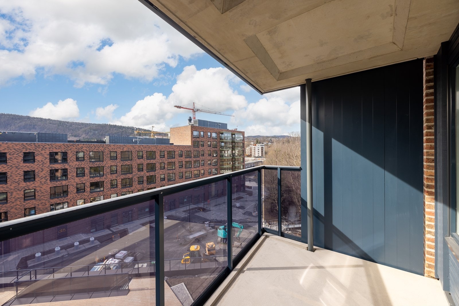 Stuen har gode solforhold og hyggelig utsyn. Galleribilde
