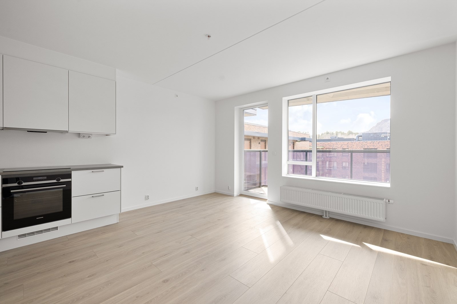 Stuen oppleves lys og hyggelig, og har god plass til diverse møblement etter ønske og behov. Galleribilde