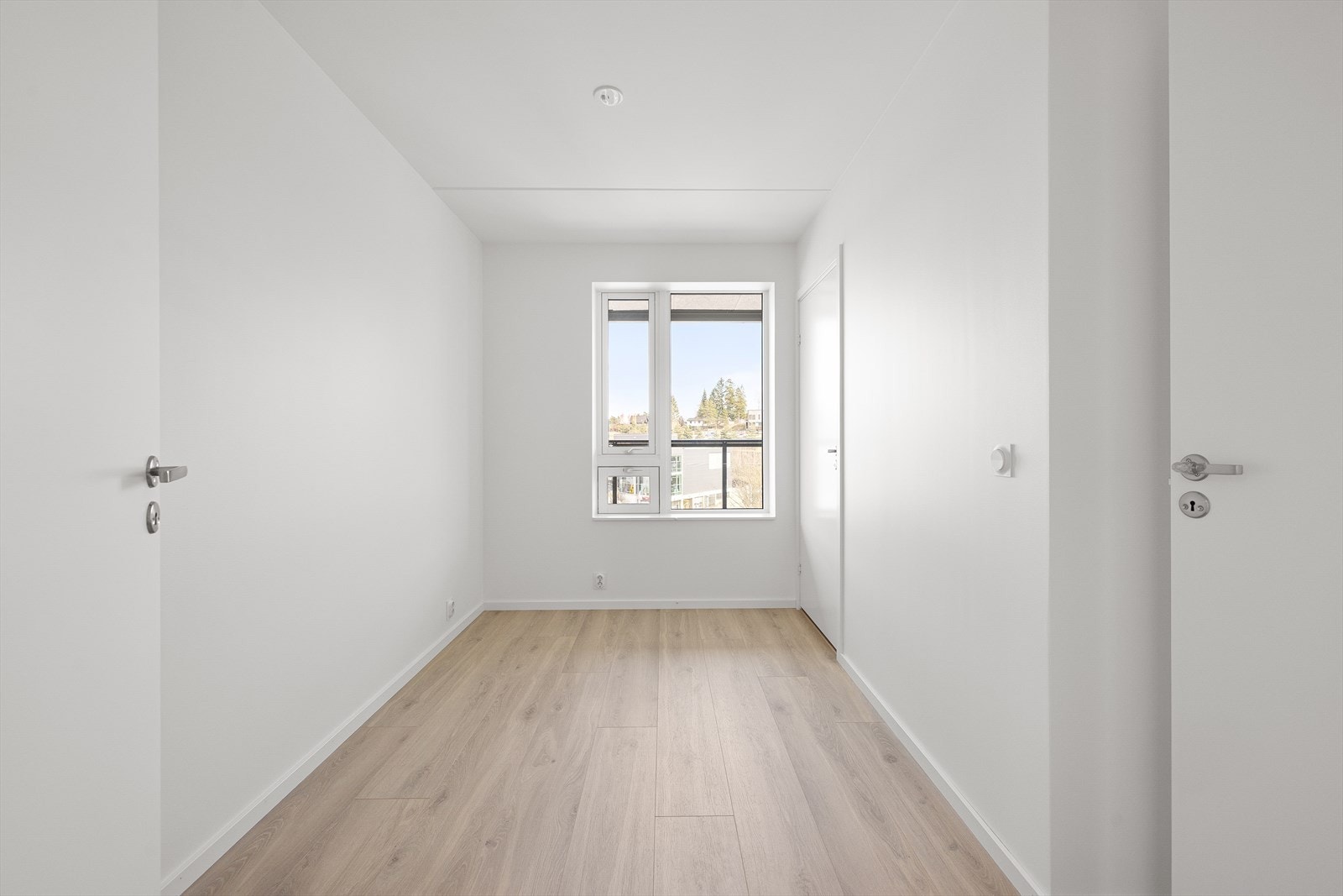 Soverommet er lyst og luftig, og har inngang fra to sider. Galleribilde