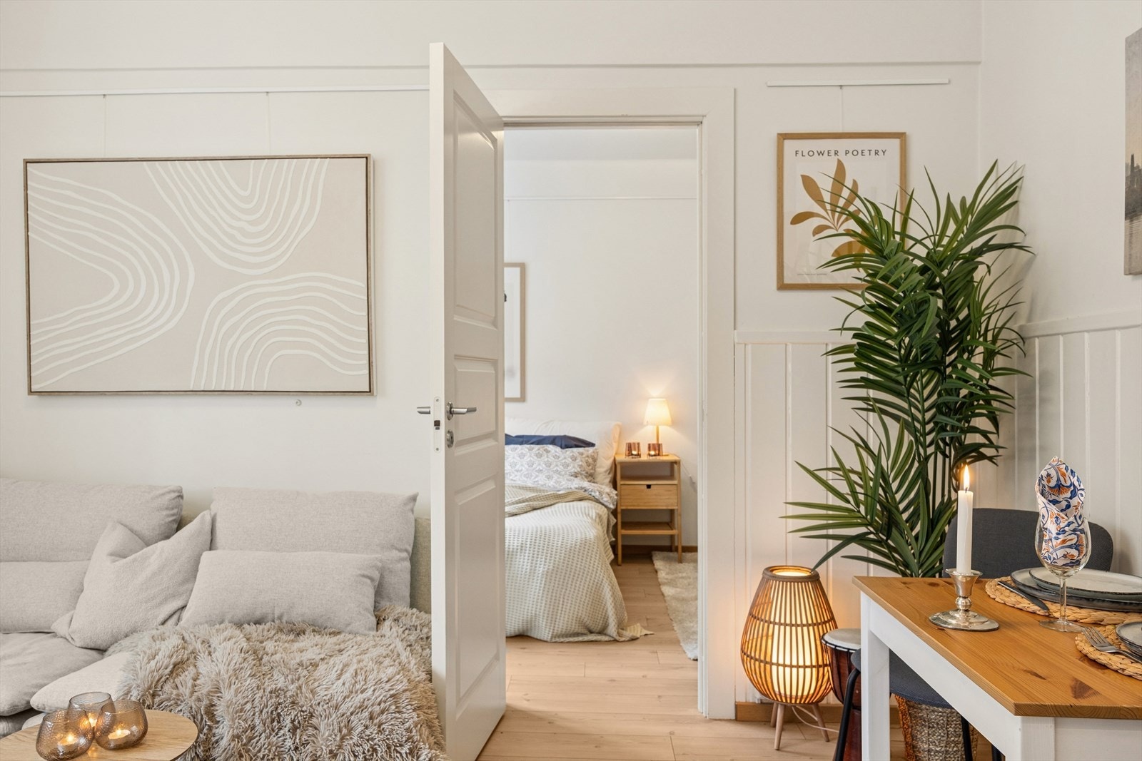 Fra stuen er det direkte adkomst til soverommet. Galleribilde