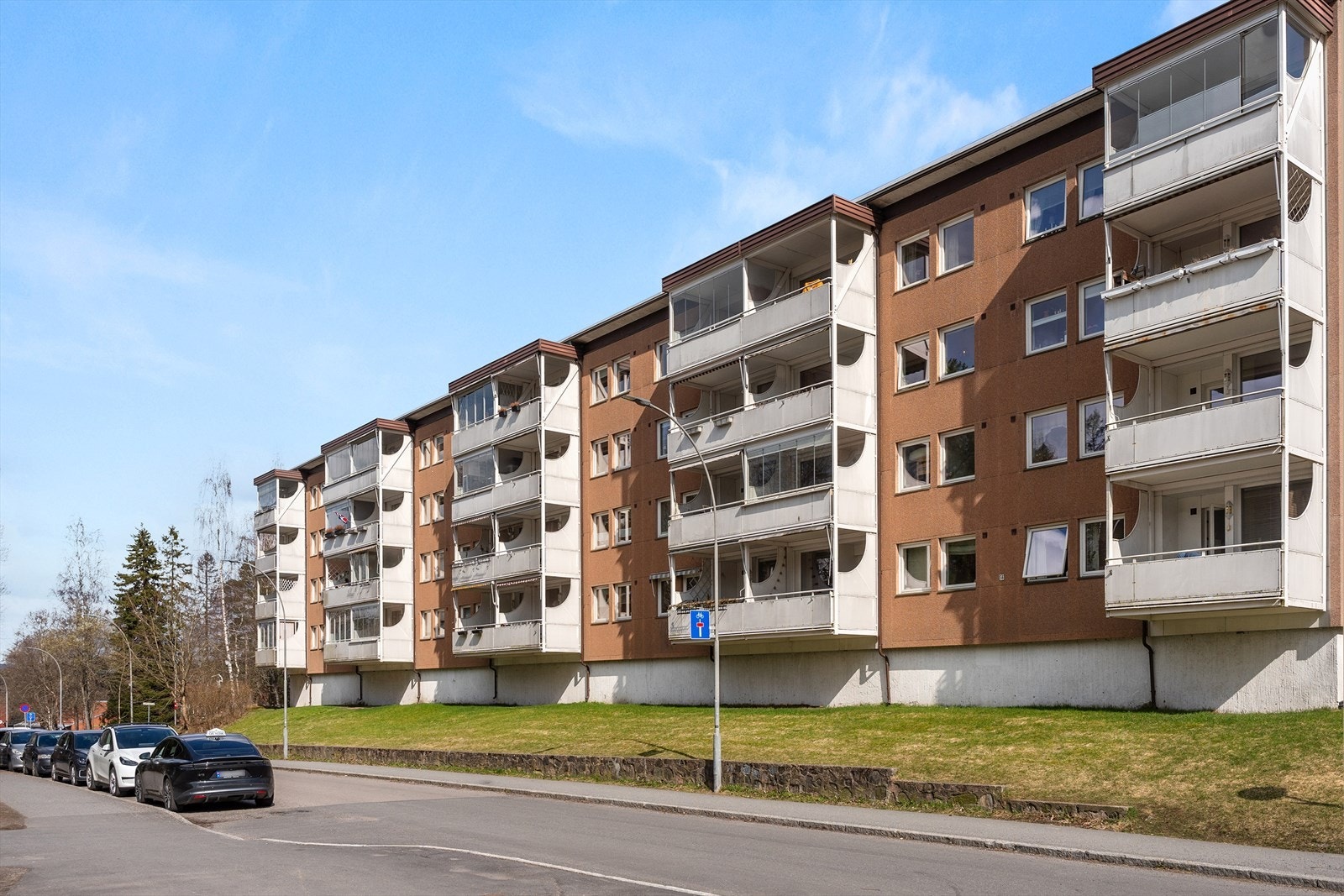 Her kan du nyte alt fra rolige spaserturer til utfordrende sykkelturer og skieventyr, takket være det varierte stinettverket i Østmarka. Galleribilde